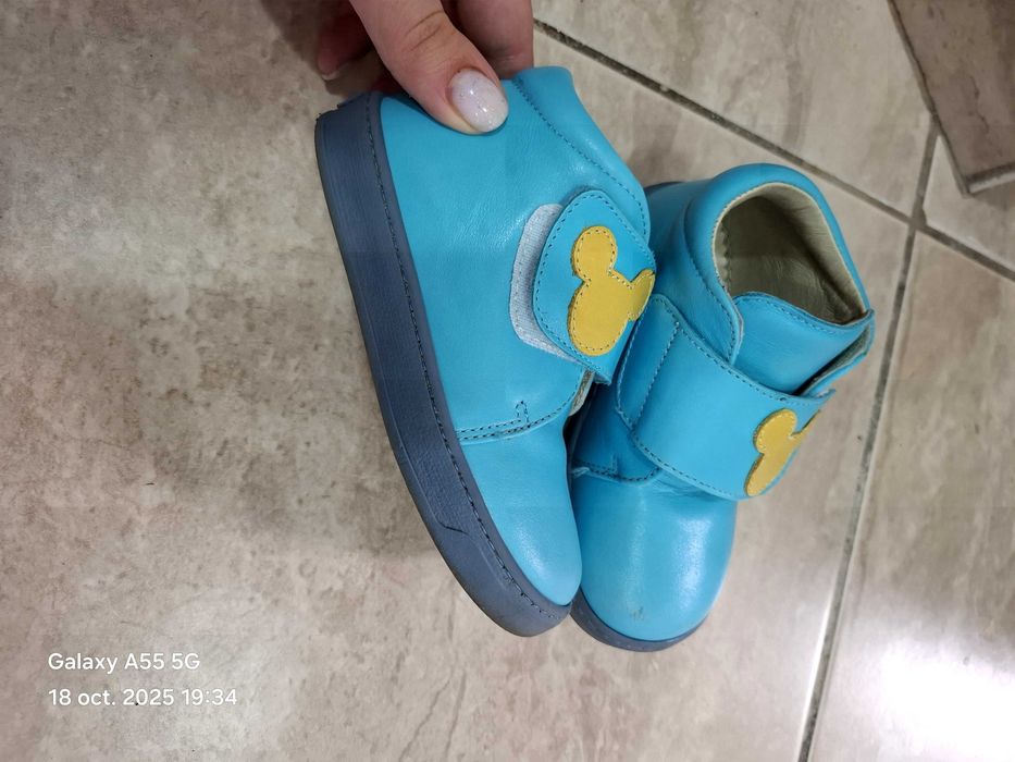 Ghetute de toamna, neimblanite pentru fetite. Firma Bambini,marimea 23