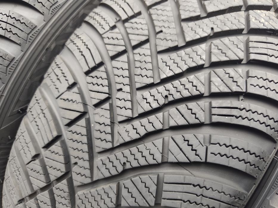215/45/17" 4бр Hankook winter i sept rs3, dot2124,7mm