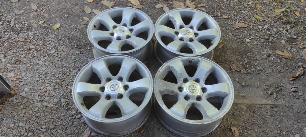 Комплект оригинальных дисков R17. Toyota Prado