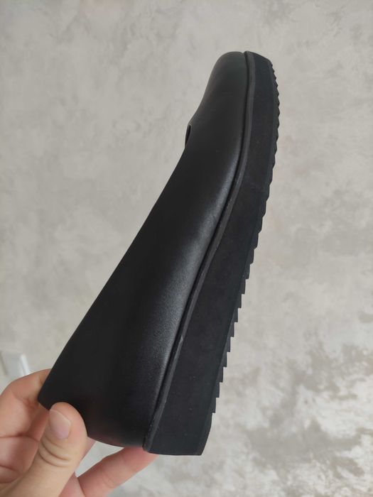 Кожаные туфли для девочки Clarks  35 размер