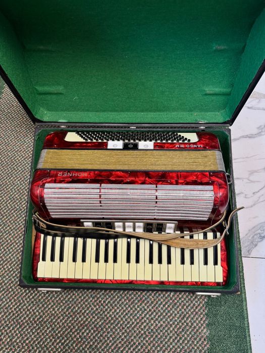 Acordeon Hohner Tango3M cu 120 de basi