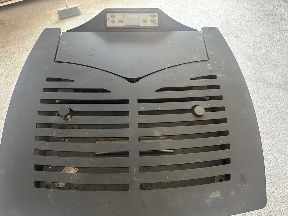 Продавам чисто нова италианска Пелетна камина COLA