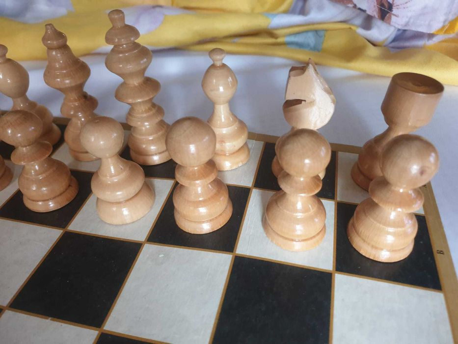 Piese sah rege 8,5 cm pret 100 ron,tabla separat 60 ron