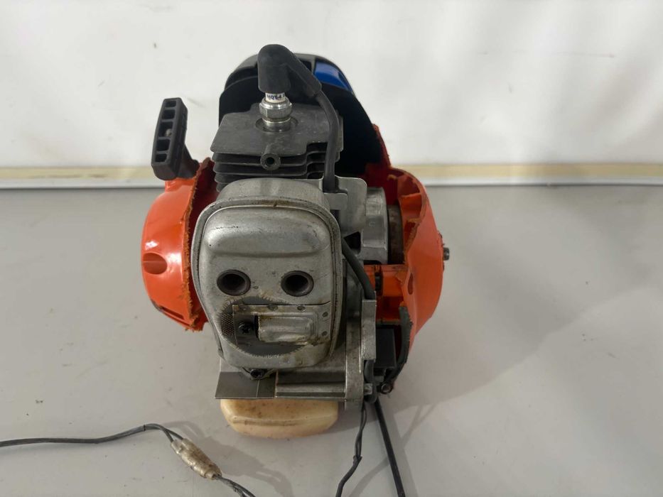 Двигател за тример Husqwarna 122cc