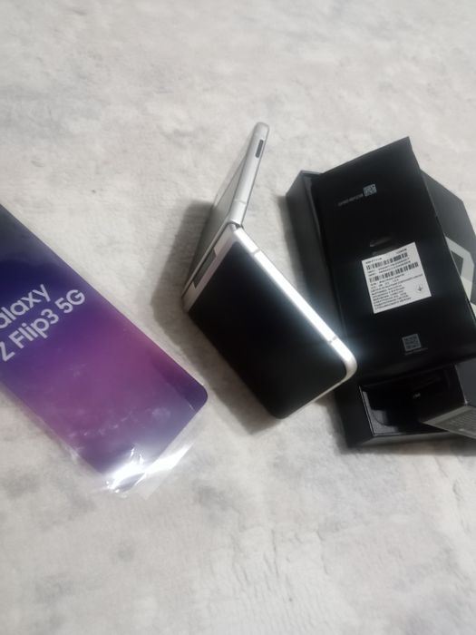 Samsung galaxy Z flip 3. 128gb