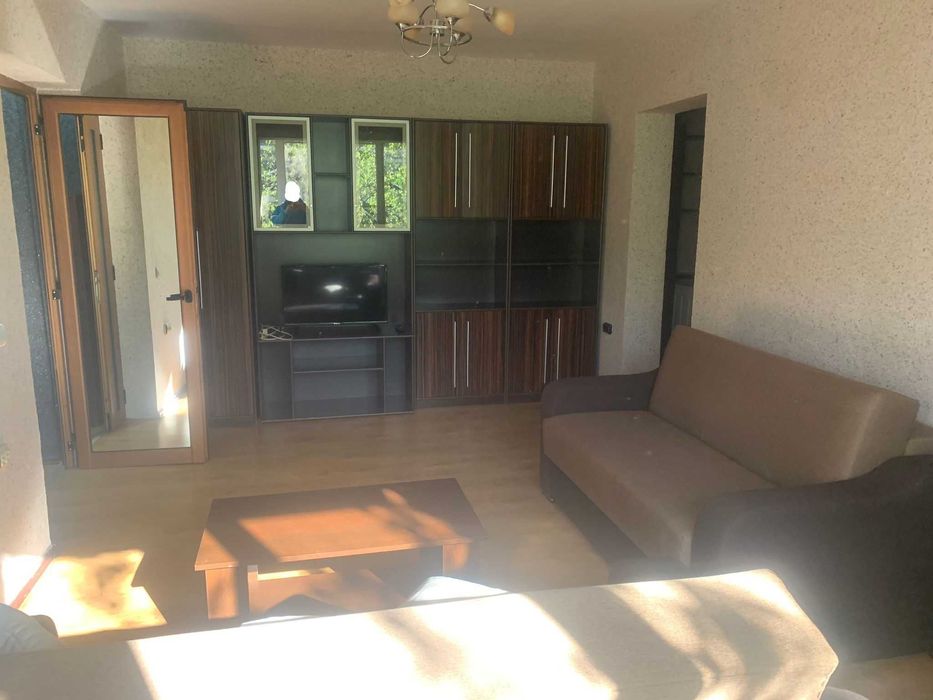 Închiriez apartament