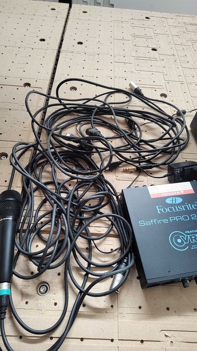 Set studio audio complet – 2x ESI aktiv 08 + Focusrite Saffire PRO 24 DSP + Audio-Technica AT2010 + cabluri