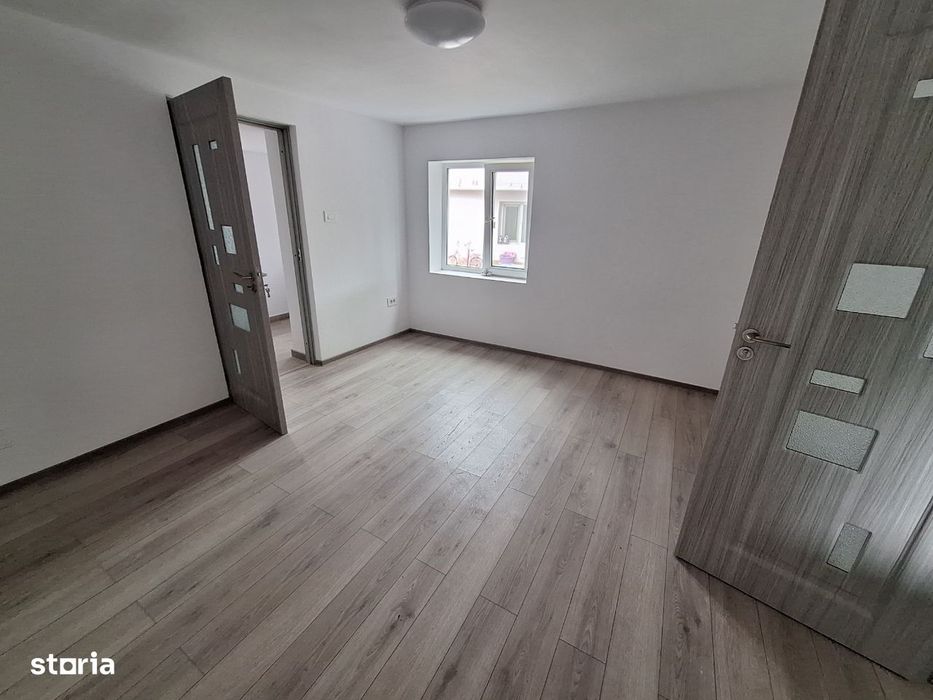 Casa 2 camere, teren 373 mp, zona Serbanesti