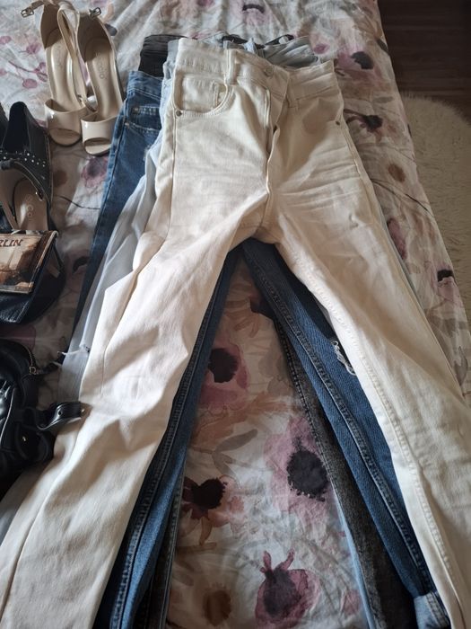 Pantaloni, încălțăminte și poșete