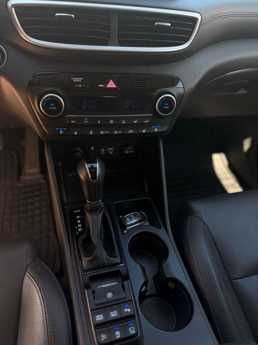 Hyundai Tucson 2.0 CRDi 185 CP 4WD Automată Luxury Full – Facelift TVA DEDUCTIBIL