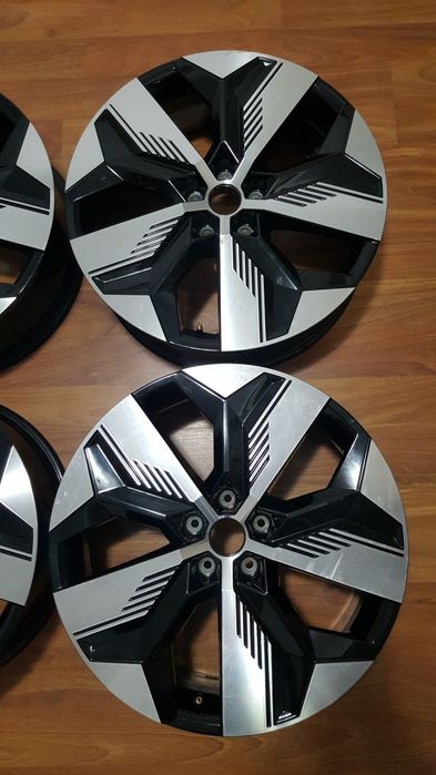 JanteRenaultKadjarArkanaSymbiozCapturMeganeE-TechKoleosScenicE-TechEspaceAustralRafaleTalismanDusterBigsterStrikerNissanJukeQashqaiX-TrailAriya5X114.3