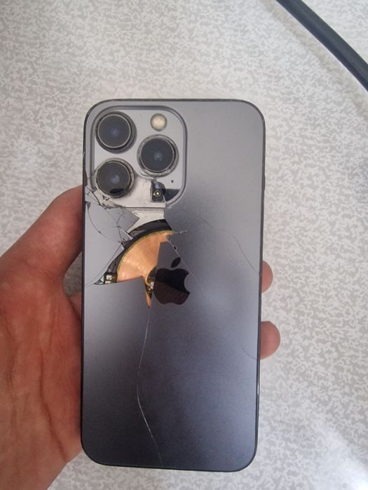 айфон 13 про заблокирован