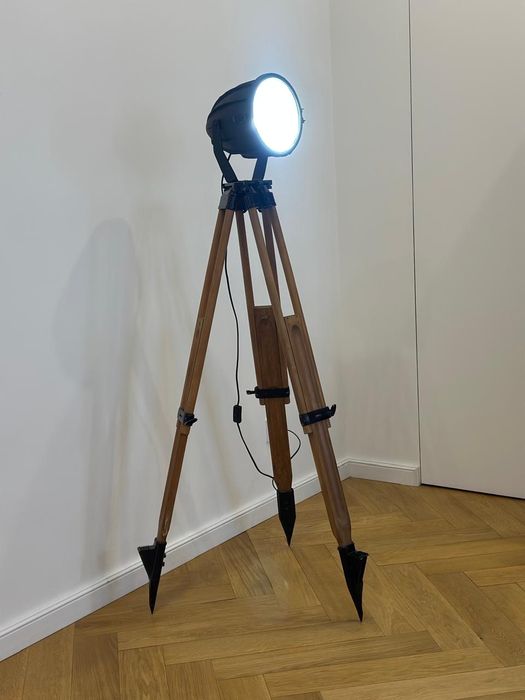 Продается интерьерный прожектор