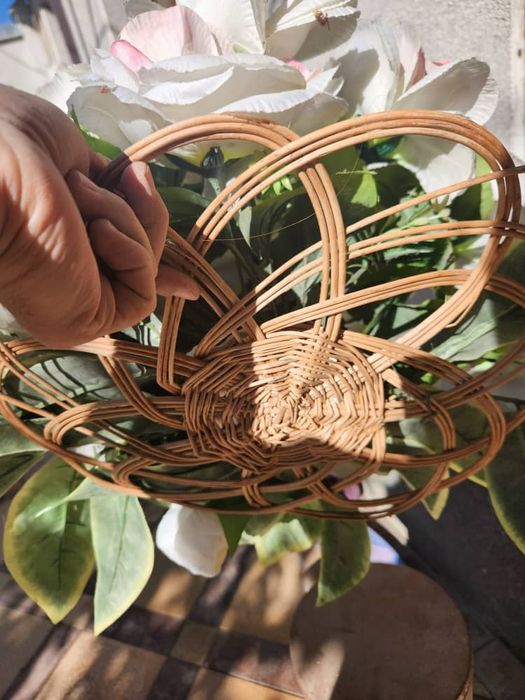 Продаётся  искусственная букетик с корзиночками