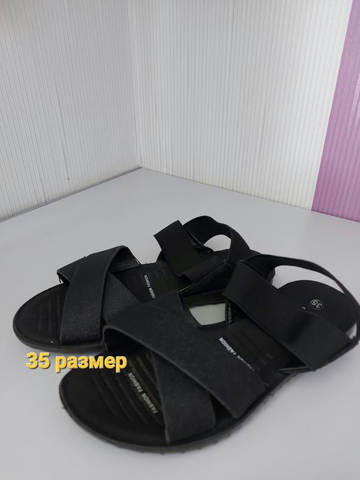 Сандали, босоножки для девочки. Размер на фото.