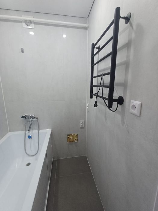 Продам 2 ух комн кв в центре,район Айсберга