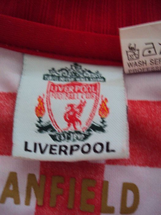 Спортни футболни блузи на Manchester United F.C и Liverpool F.C. плюс футболни къси панталони
