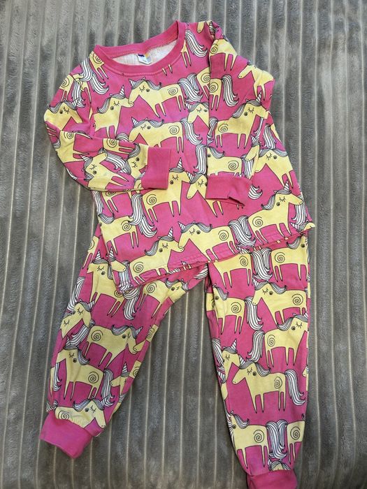 Продам вещи на девочку 3-4х лет