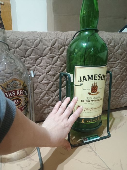 Шишета стъклени на стойка