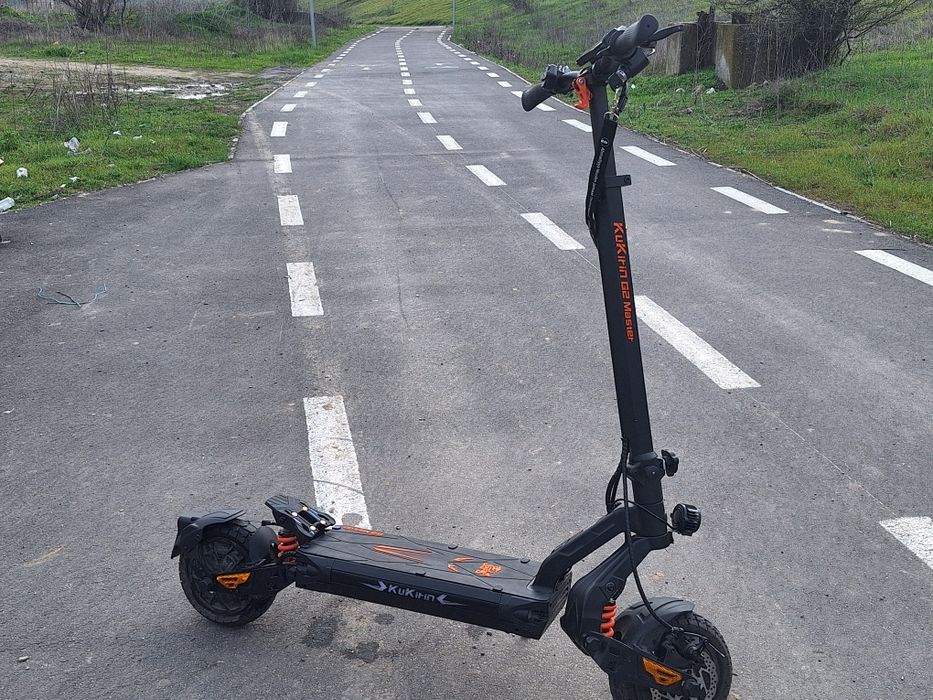 KUKIRIN G2 MASTER MODEL 2025 trotineta este impecabila zero zârieturii top speed 70km--80km