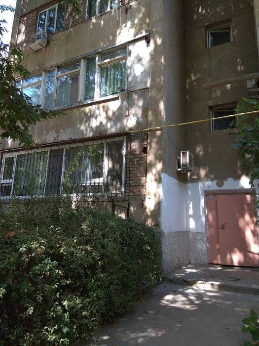 Продам до 1 апреля.  Своя 1/2/4, кирпич, 2х6 возле трц "Некст".