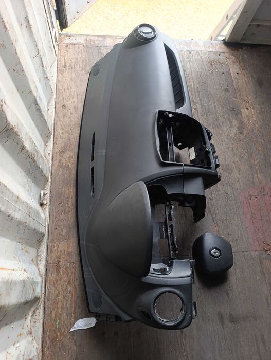 Арматурно табло с аербег Рено Клио 4 / Clio 4 airbeg