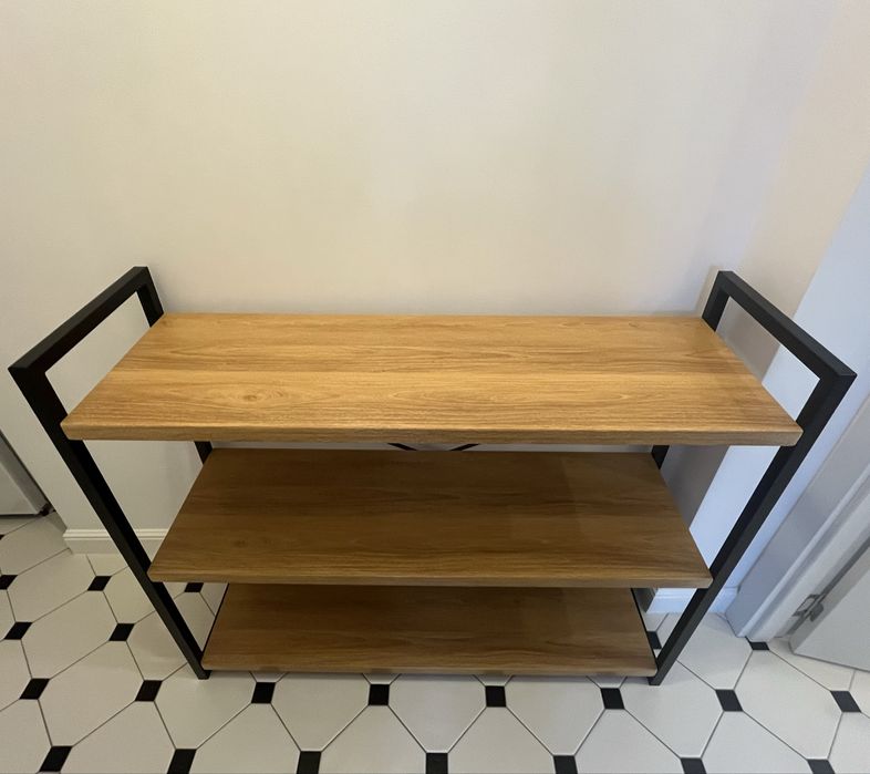 Comoda cadru metalic