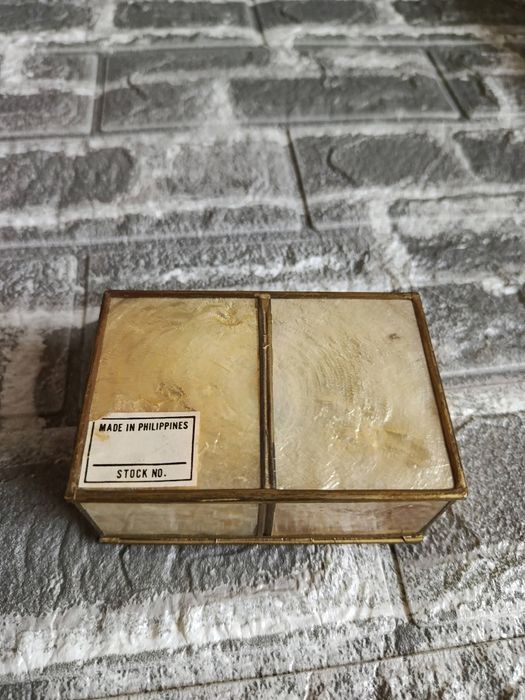Малка кутия за бижута от седеф и месинг