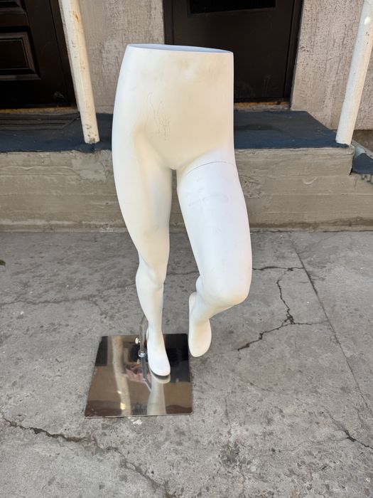 Манекен. Только ноги