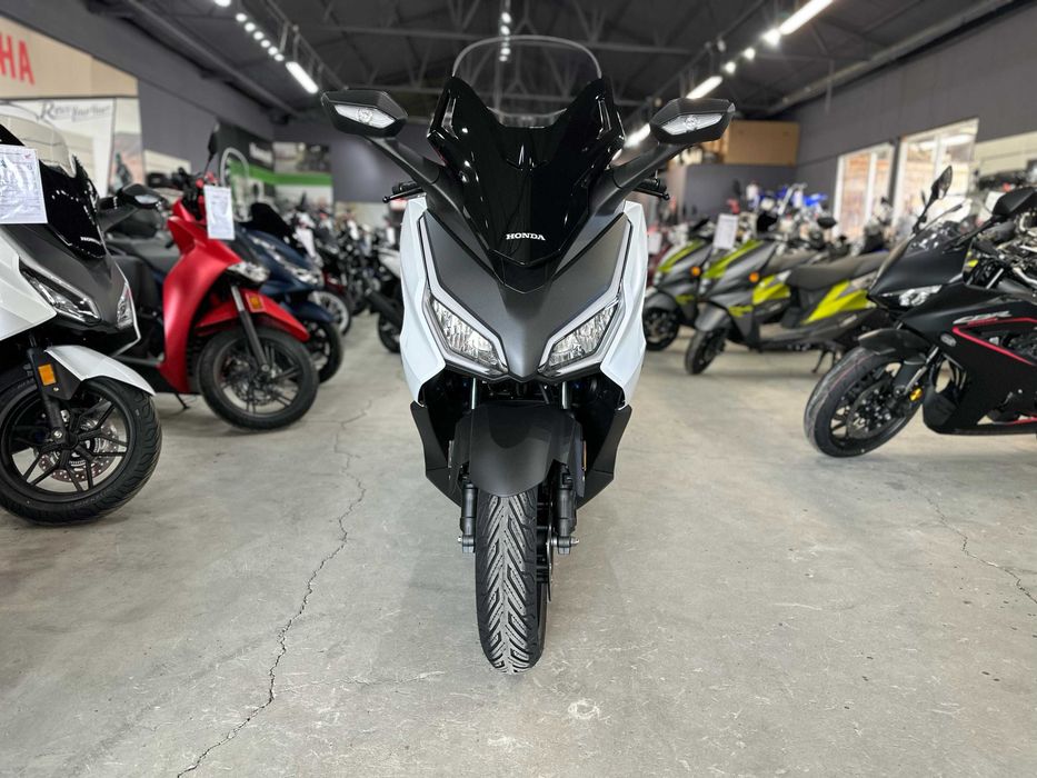 Honda Forza 125 MY25 se conduce cu B125 - Honda Constanta by EST BIKE