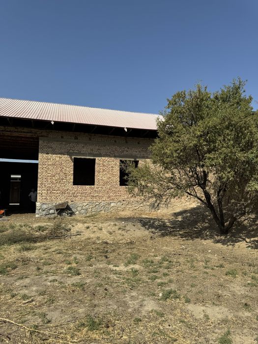 Navoiy shaxardan 16 sotixlik hovli sotiladi