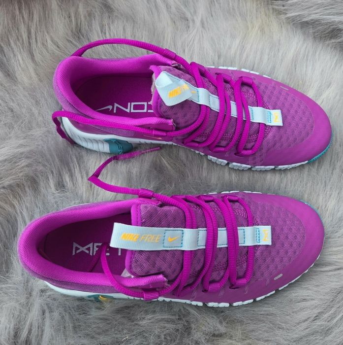 Nike Metcon оригинални дамски сникърси нови с оригиналната  кутия 38.5