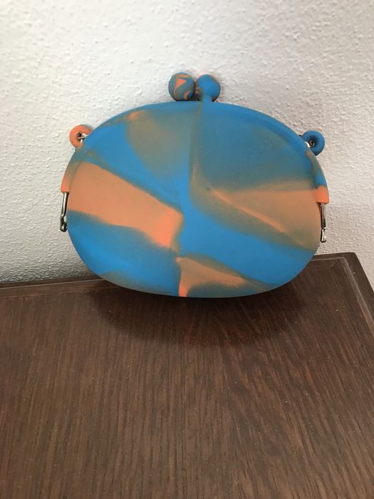 Дамска гумена чанта, с дълга дръжка. Нова