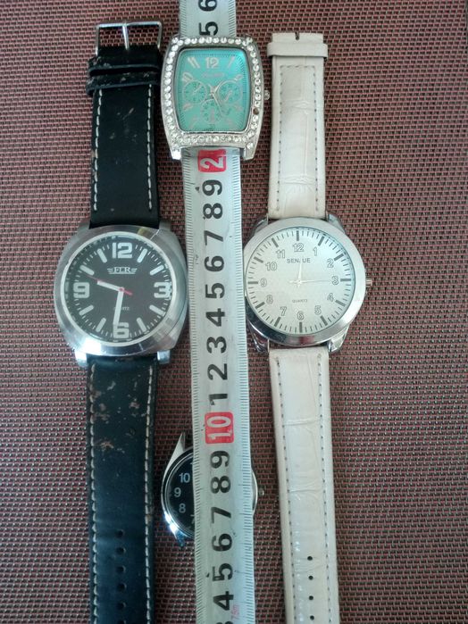 Лот от часовници.Обявената цена е за всичко.