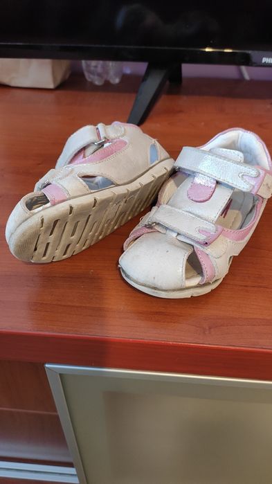 Детски Обувки за Момиченце 2-3 години много запазени и нови