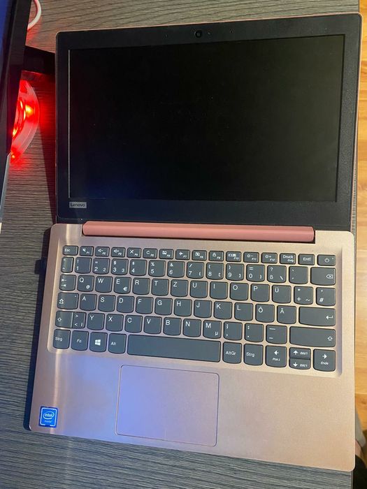 Vând laptop Lenovo