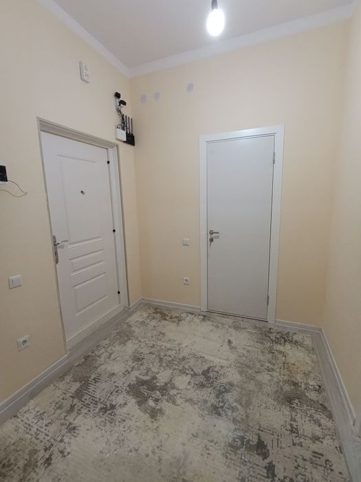 Uy sotiladi 2-etaj 3 xonali 9 etajka Chirchiq 2-mikrarayon