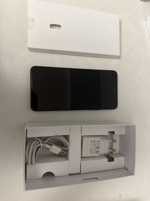 Huawei P Smart 2021 / Коробка + зарядка