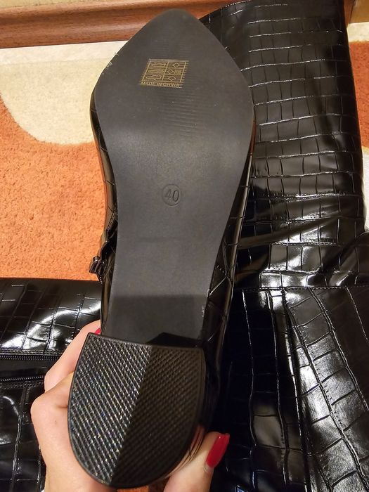 Дамски ботуши с дебел ток