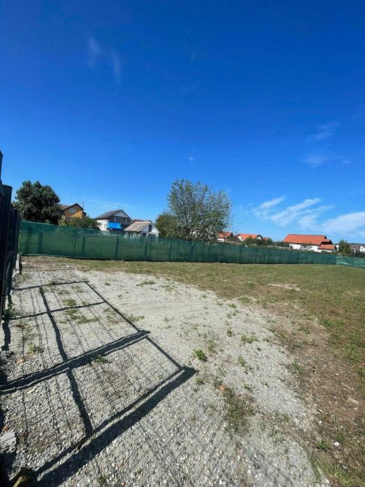 Închiriez teren 600 mp în Gherla, str. Ciocârliei | pretabil agrement/parc auto/depozitare/ campare
