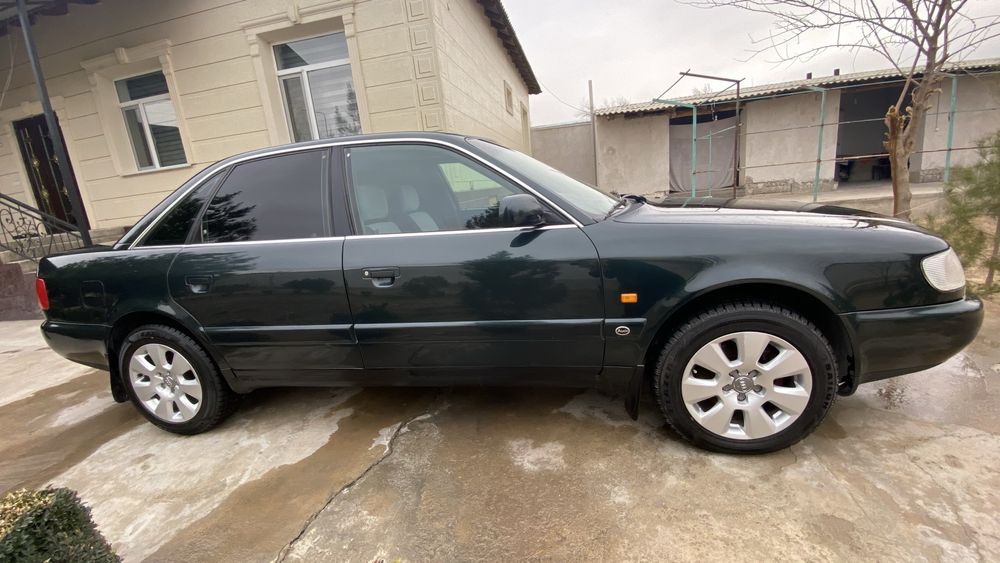 Зеленный Audi A6