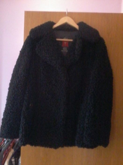 Haina de astrahan, aproape noua.