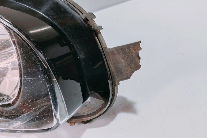 Far Ceata proiector dreapta cu defect 17003702 BMW Seria 3 E90/E91/E9