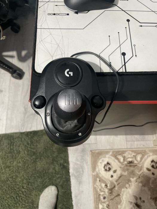 Vând volan Logitech G29 în stare foarte bună, funcționează perfect.   Volanul vine cu pedale și toate cablurile necesare