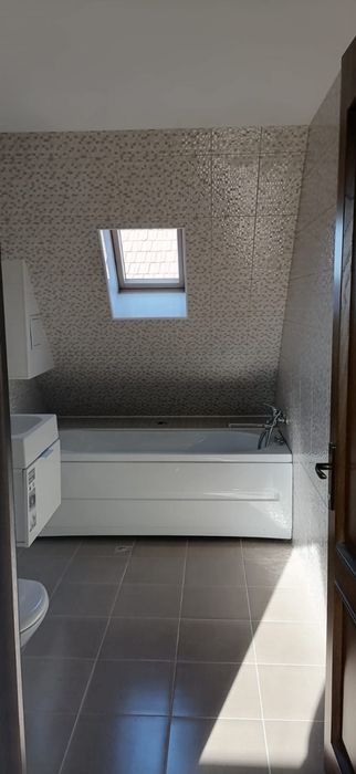 Inchiriez vila, suprafata utila 360mp, Sibiu, str Sacel, zona Tilisca