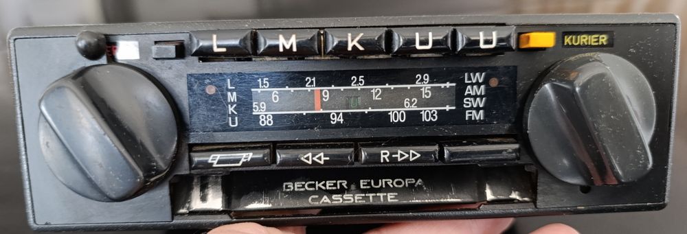 Радиокасетофон BECKER 
Оригинално радио
