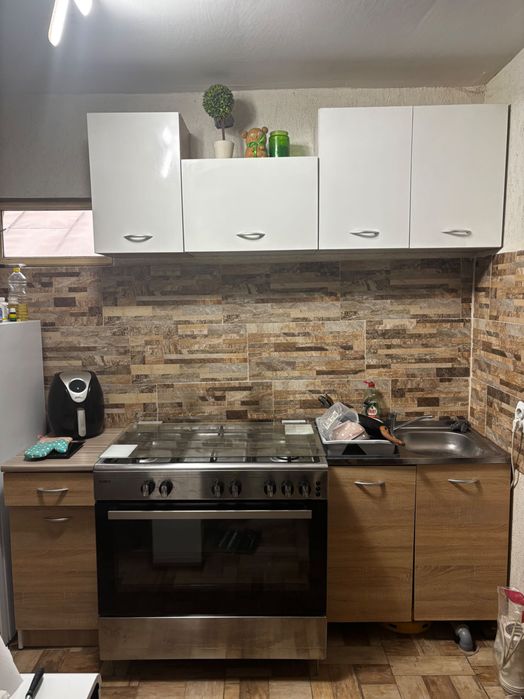 Vand mobila bucatarie urgent