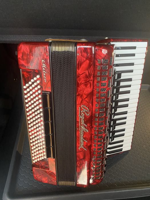 Vand acordion Royal standard