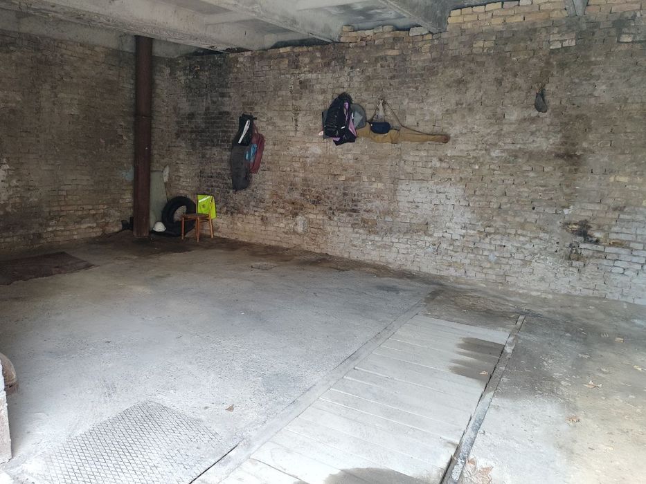 Garaj sotiladi 500 kada