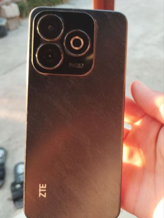 ZTE BLADE A75 srochna sotiladi